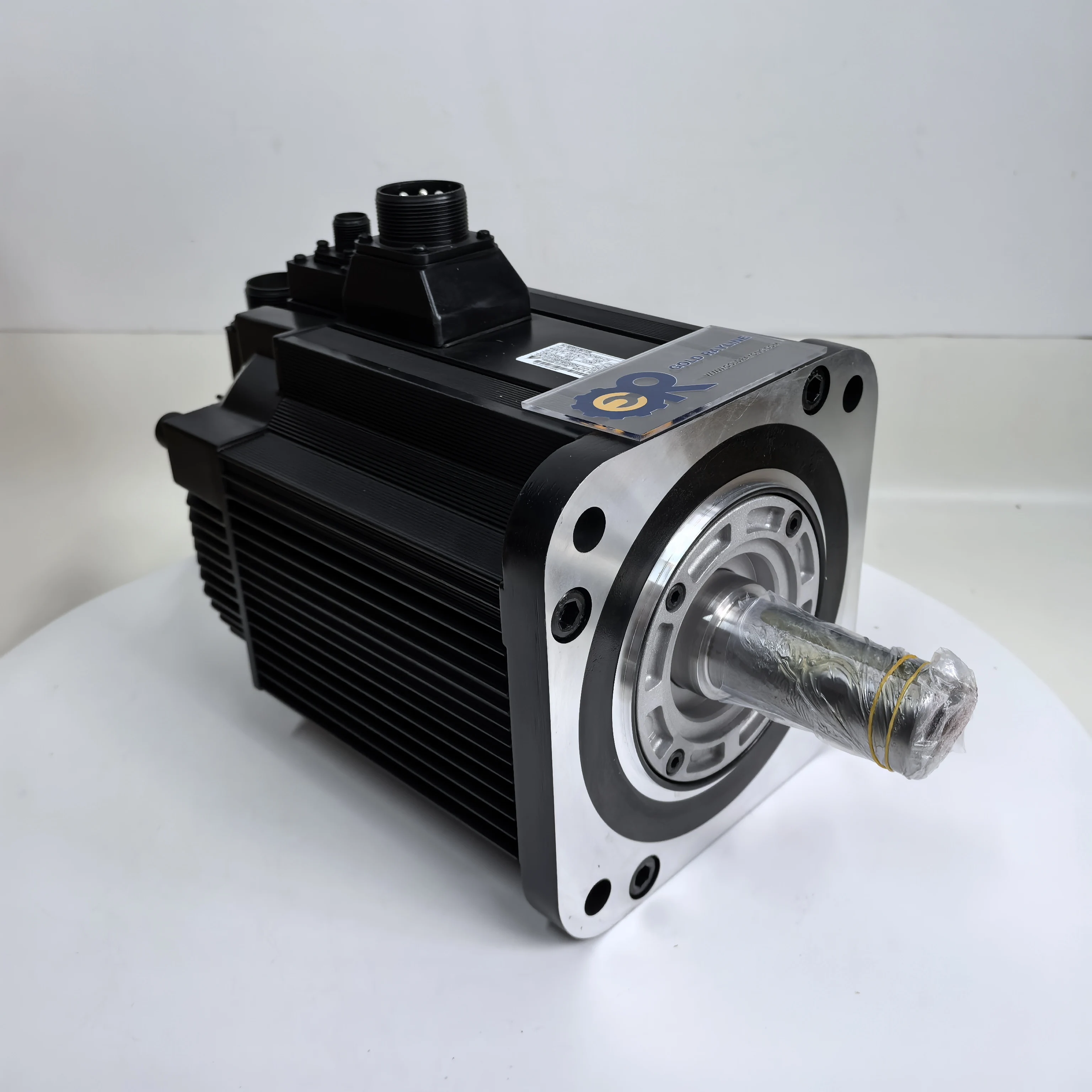 محرك سيرفو Yaskawa SGMGH-44DCA6H-OY جديد في المخزون شحن سريع