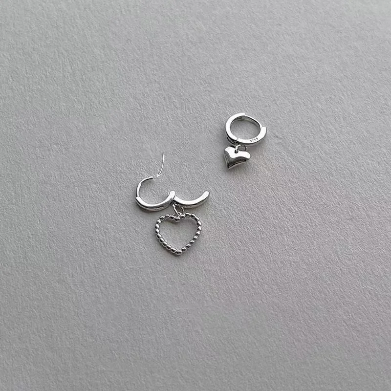 Exquisite drop earrings are a choice for ladies to wear. Asymmetric heart-shaped earrings make exquisite gifts.