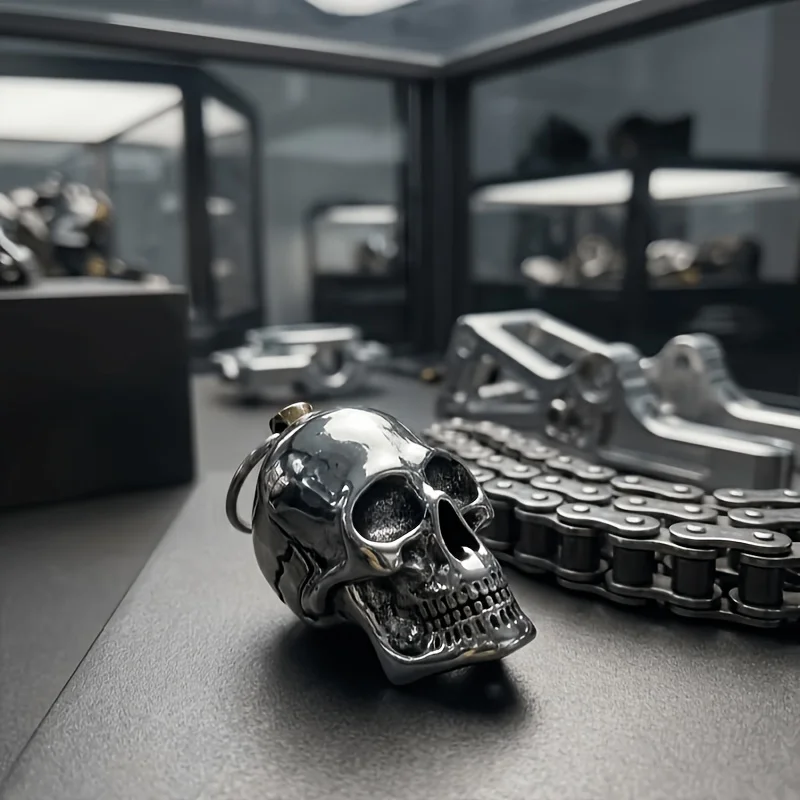Men's Retro Keychain Metal Gothic Skull Keychain Exquisite Street Style Design Durable Metal Texture Keyring