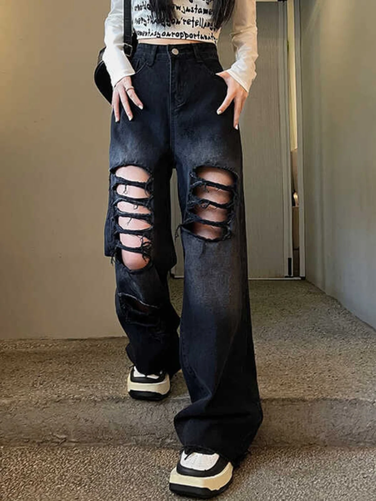 

Women's Black Gothic Y2k Ripped Cargo Jeans Baggy Aesthetic Vintage Cowboy Pants Harajuku Streetwear 2000s Trashy Denim Trousers