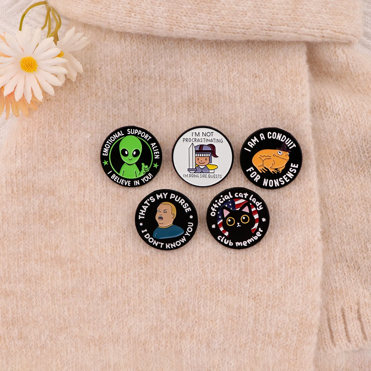 Emaille-Anstecknadel mit Frosch-Zitaten auf Rucksack, Alien-Abzeichen, Anstecknadeln für Rucksäcke, Accessoires für Schmuck, Geschenke für Freunde – Detail 1