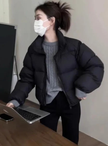 Black Short Down Jacket Women's Winter Solid Color 2025 New Small and Lightweight Stand Up Collar Thickened Kendou Winter Dressi