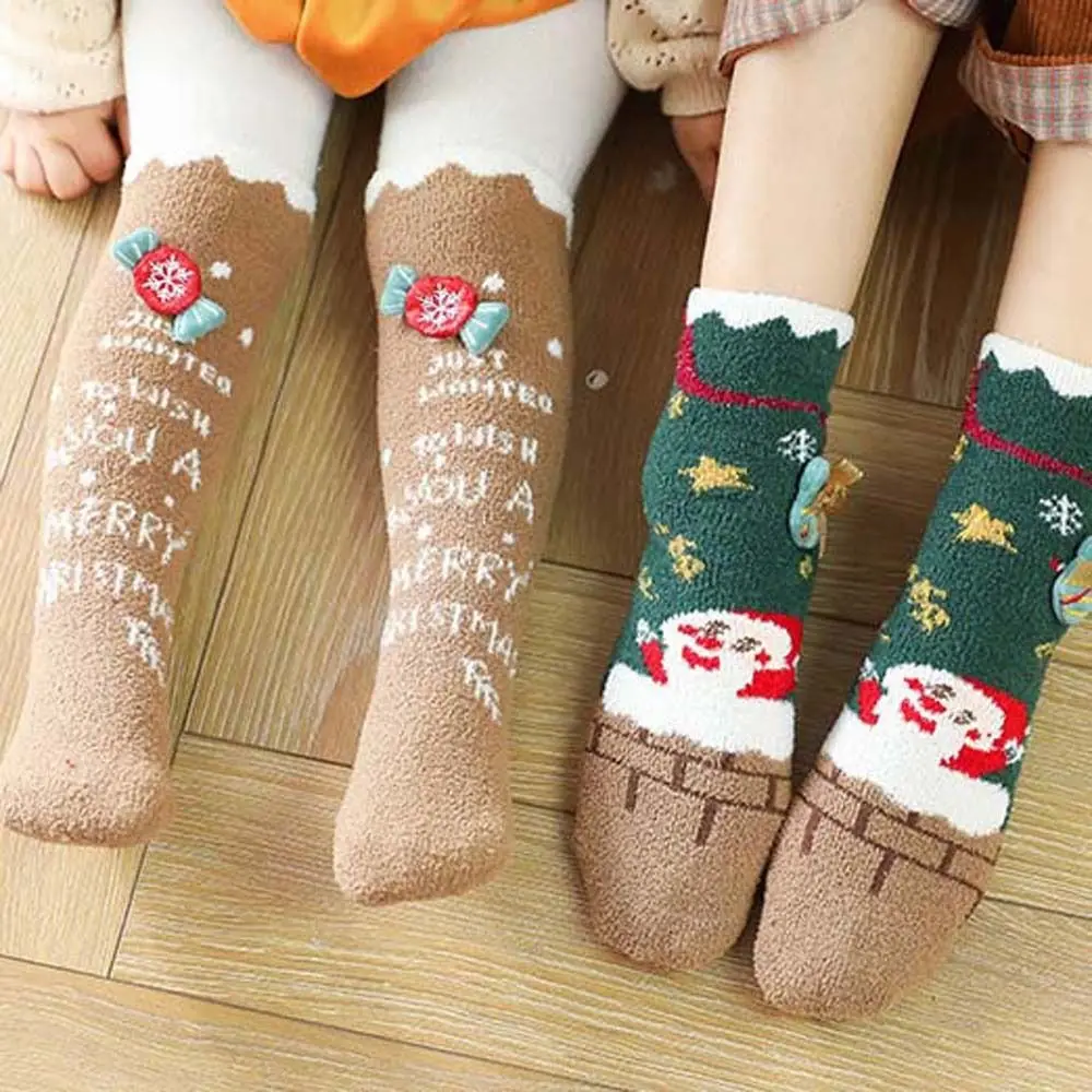 Calcetines informales de Navidad con dibujos de alces y Papá Noel para mujer, medias antideslizantes de terciopelo Coral con muñeco de nieve para invierno