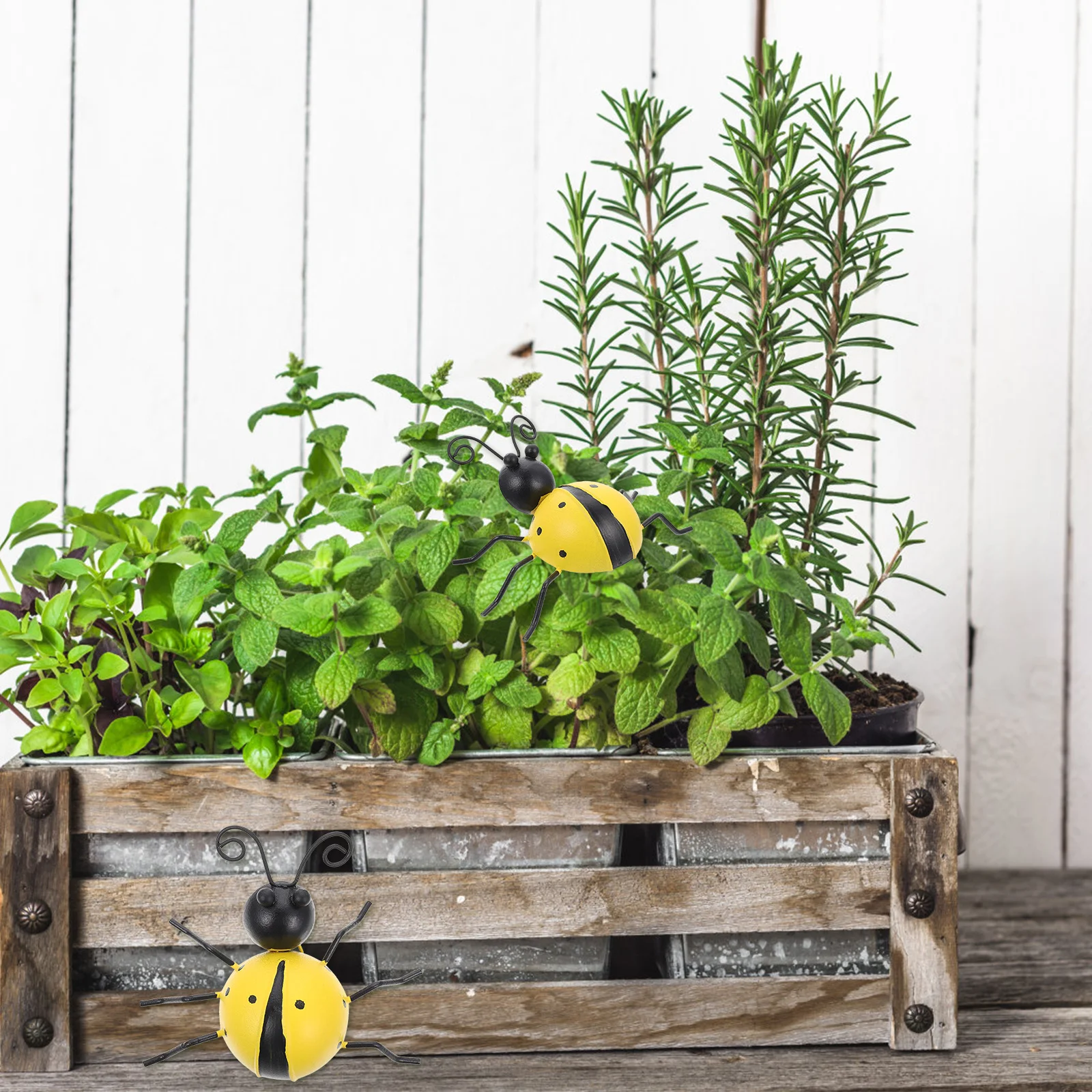 

3Pcs Ladybug Garden Ornaments Iron Simulation Decoration for Backyard Lawn Pond Pool Yard Outdoor Use Waterproof Weatherproof