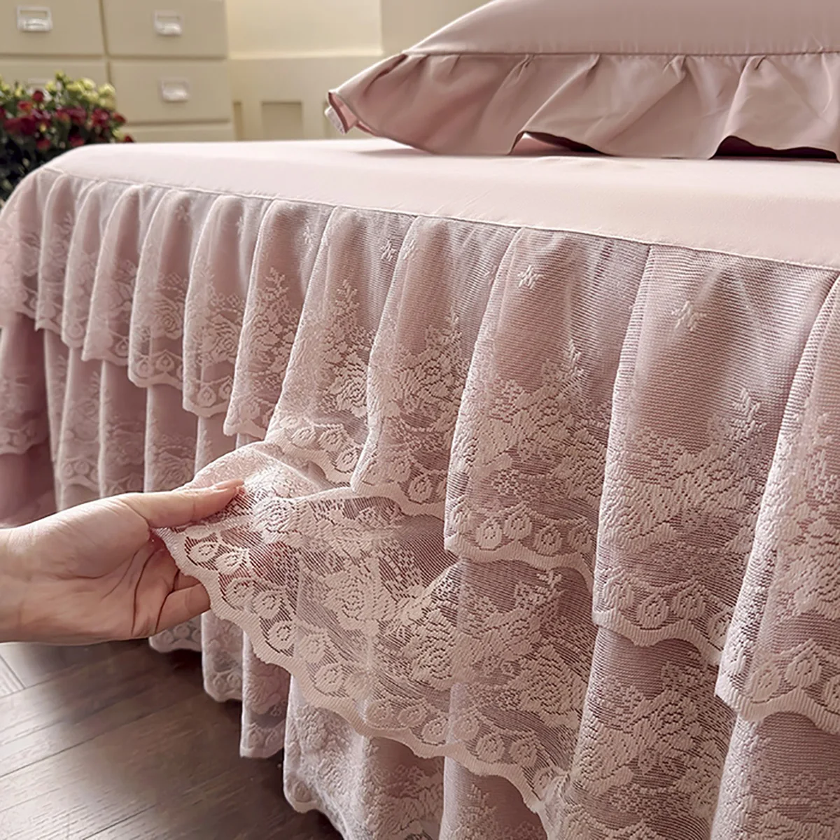 1Pc Luxury Polyester Lace Bed Skirt 180×200cm Machine Washable Suitable For Home & Hotel Use Easy Care Bedding Decoration