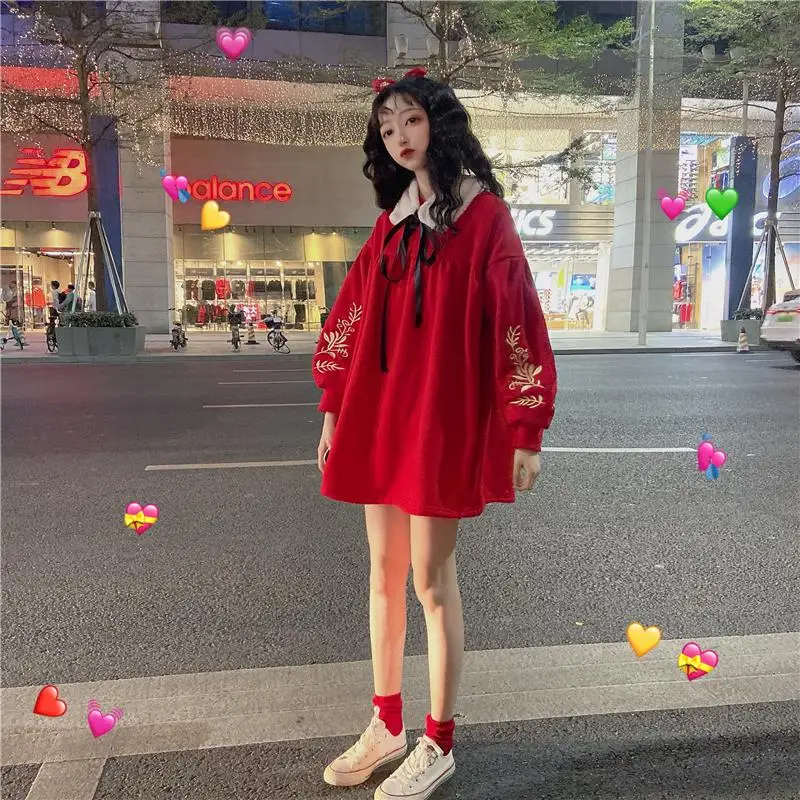 

Make firm offers Chinese New Year red dress embroidered New Year wind and velvet thickening hubble-bubble sleeve doll dress