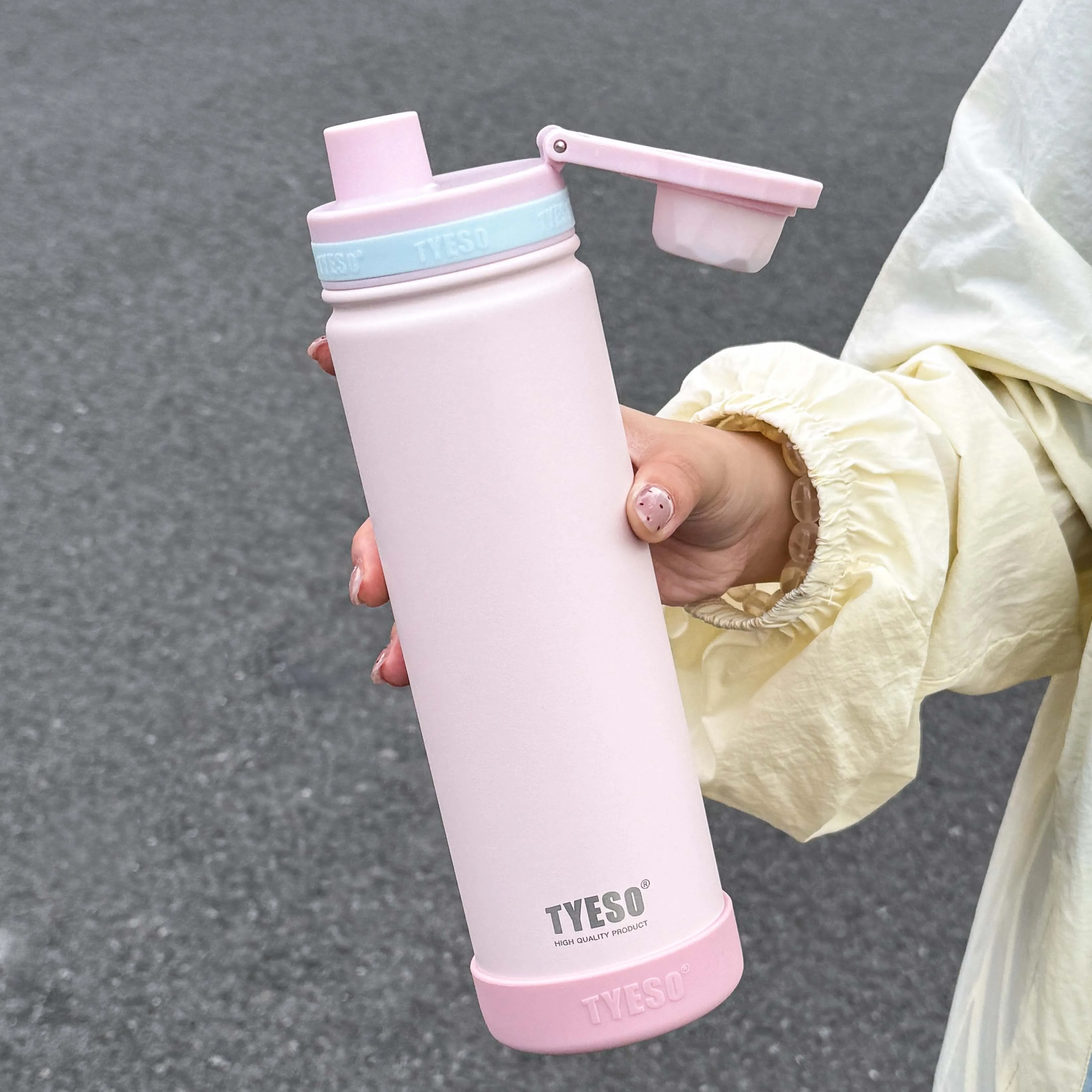 Bouteille d'eau isotherme élégante, 750 ml, en acier inoxydable, tasse à boire droite, portable, pour boissons chaudes et froides, idéale pour les