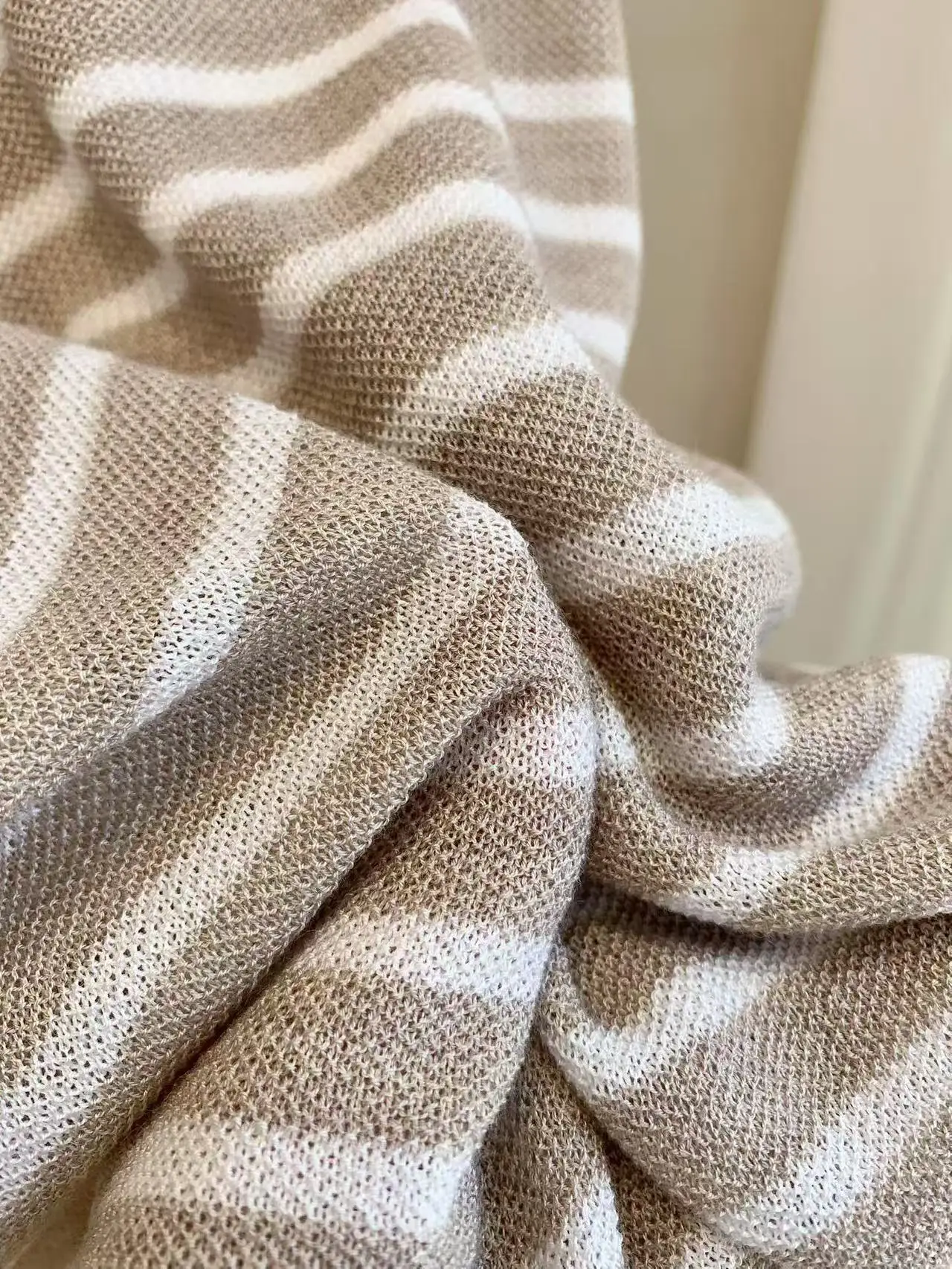 Maglione a righe da donna autunno 2025 manica lunga casual misto lino e seta pullover ampio e confortevole