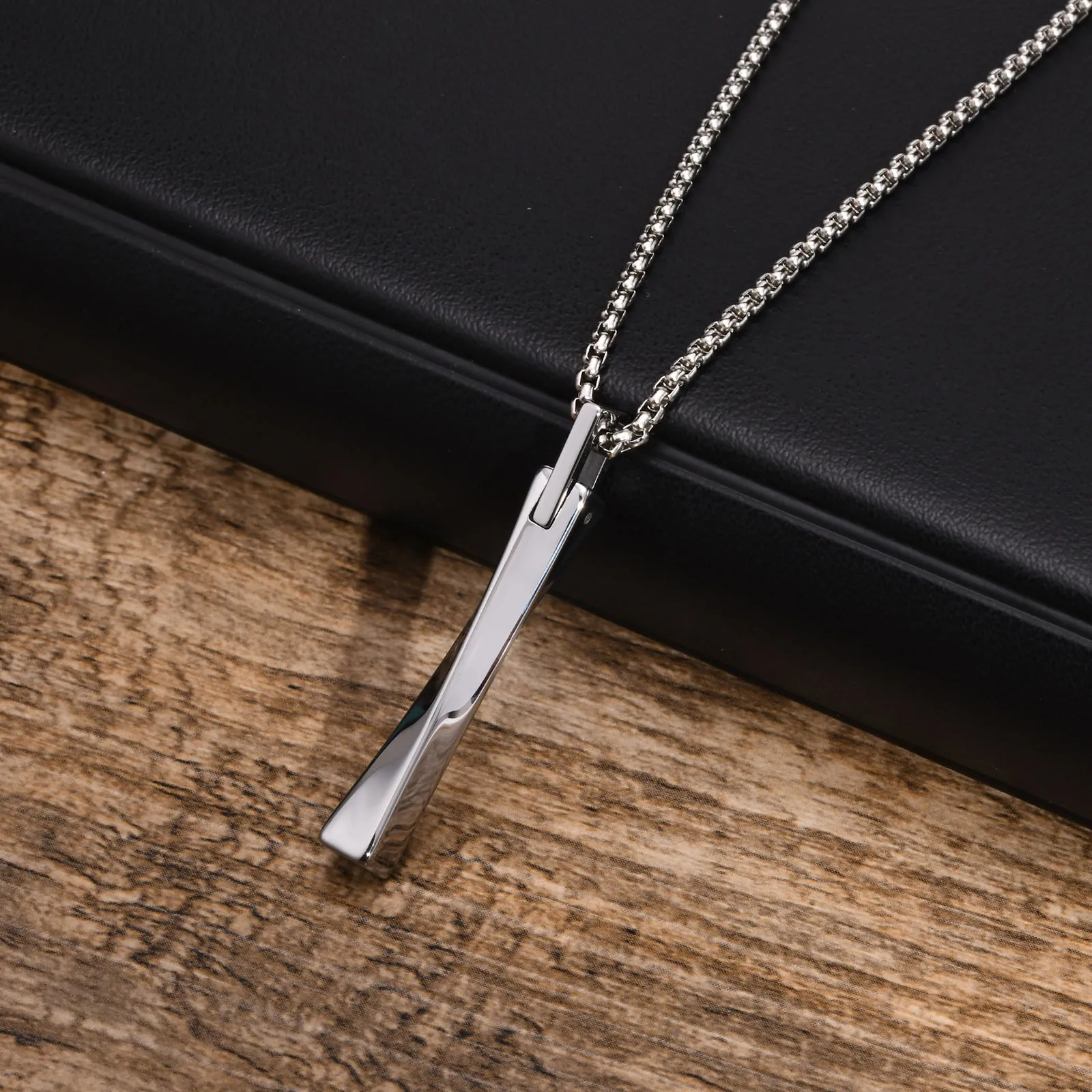 

Vnox Minimalist Tungsten Carbide Mobius Bar Necklaces for Men,Geometric Pendant Collar Jewelry with Stainless Steel Box Chain