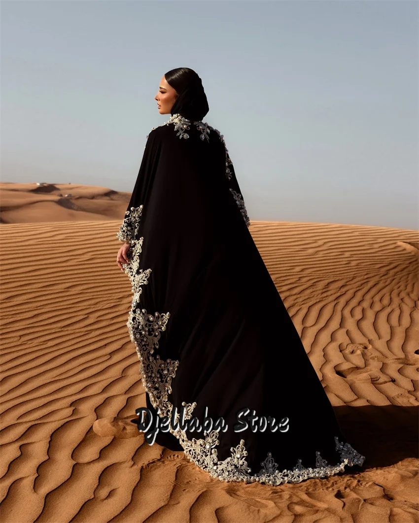 Luxe zwarte nieuwe luxe vrouwen avondjurk 2025, Dubai met cape parels kristallen lange feestjurk vestidos aangepast