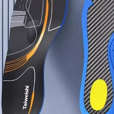 Lightweight Carbon Fiber Insoles for Sports Running Shock Absorption Anti-Torsion Full Palm Plate Suitable for Football Basketba