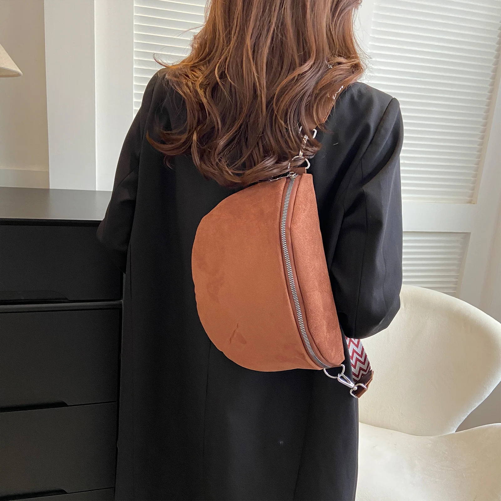 Women Stylish Hobo Bag PU Leather Chest Bag Half Moon Crossbody Bag Adjustable Wide Strap Fashion Waist Bag Ladies Commuting Bag