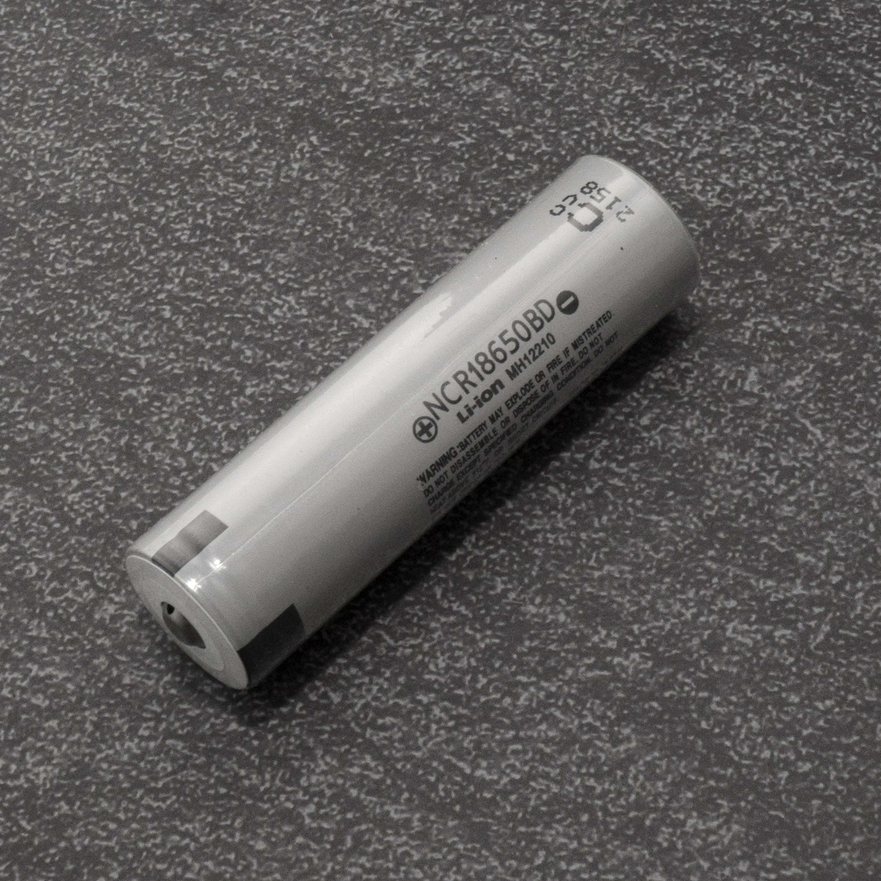 NCR18650BD Rechargeable Li-ion Battery 3.7V 3200mAh for 89Sabers and ELF Saber Neopixel Lightaber part Flashlight Can Be Used