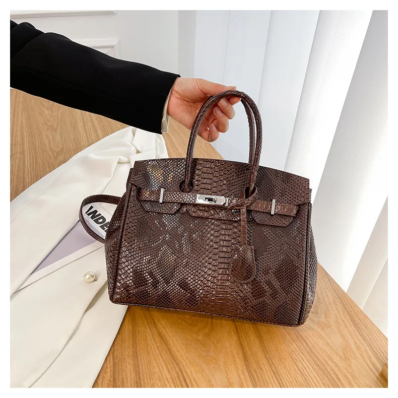 

Modern Women's European Tote 2025, Vintage-Inspired Large Capacity Bag with Shoulder & Crossbody Options Ideal for Daily Fashion