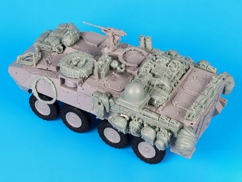 

Собранный комплект модели из литой смолы в масштабе 1/35 US Stryker WINT-T A Plus, набор оборудования (без бака), в разобранном и неокрашенном виде