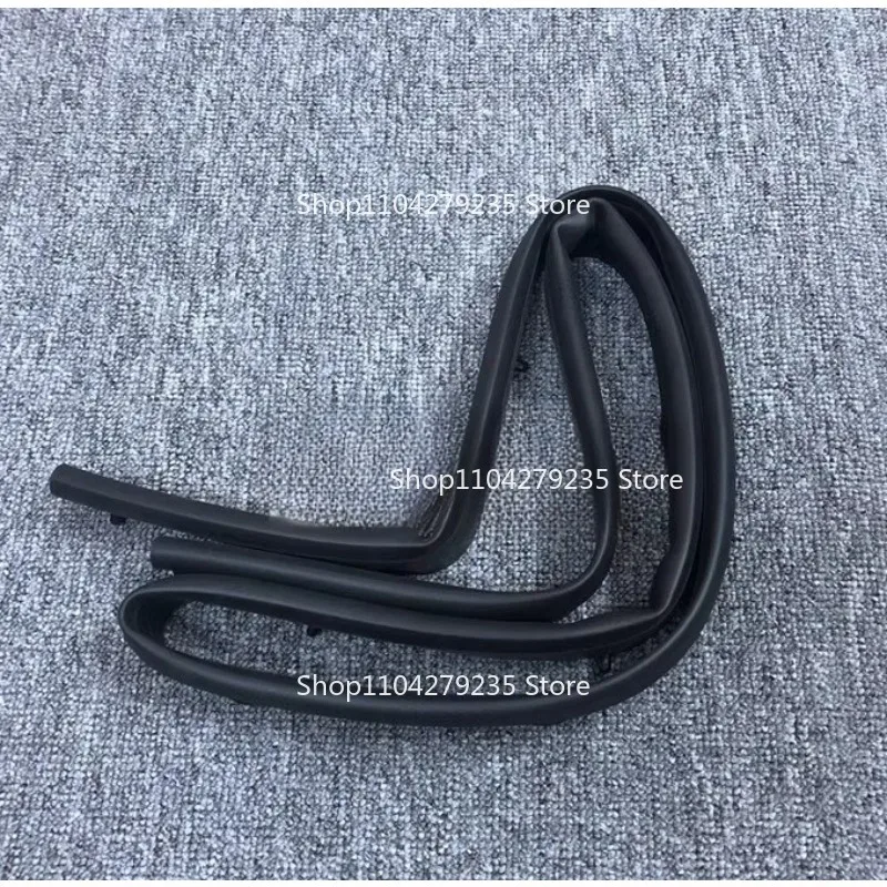 

Suitable for 4500 4700 LC100 Engine Hood Sealant Strip on Land Cruisers