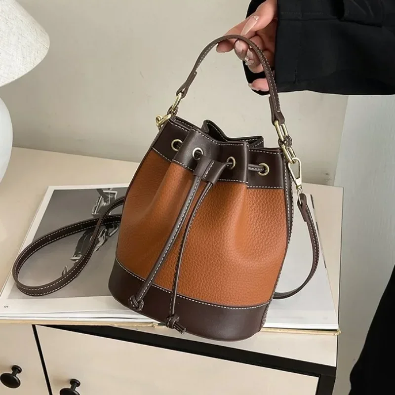 Fashionable Popular Elegant Niche Design Bags for Women 2026 Hot Sale Versatile Crossbody Bags Commuting Hand-held Bucket Bags - view 4