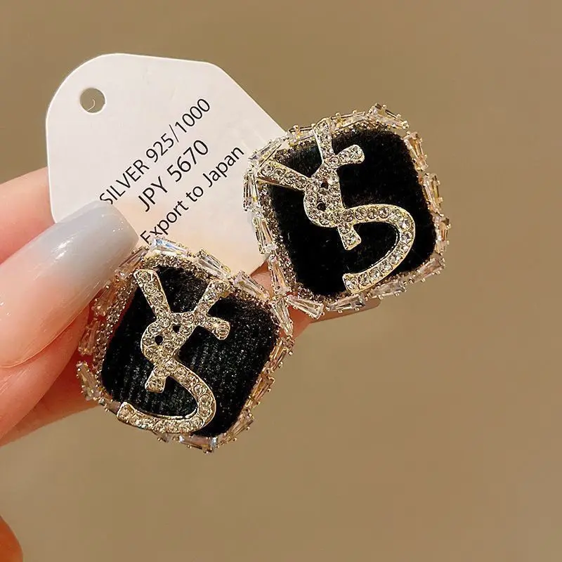 Mode Vintage Retro Schwarz Quadrat Stud Ohrringe für Frauen Klassische Luxus Strass Brief Ohrringe Büro Party Schmuck Geschenke