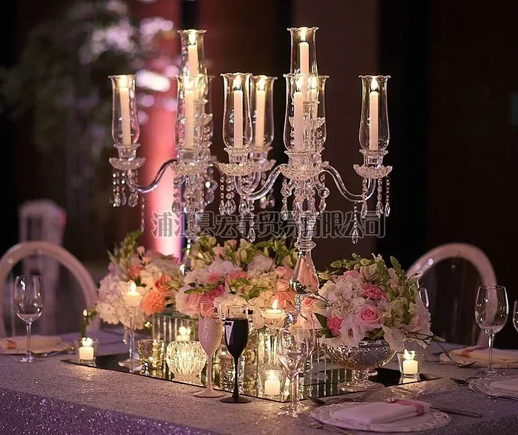 Cena hurtowa Pięciogłowy duży kryształowy świecznik z koralikową zasłoną Wysoki kandelabr na ślubny stół centralny