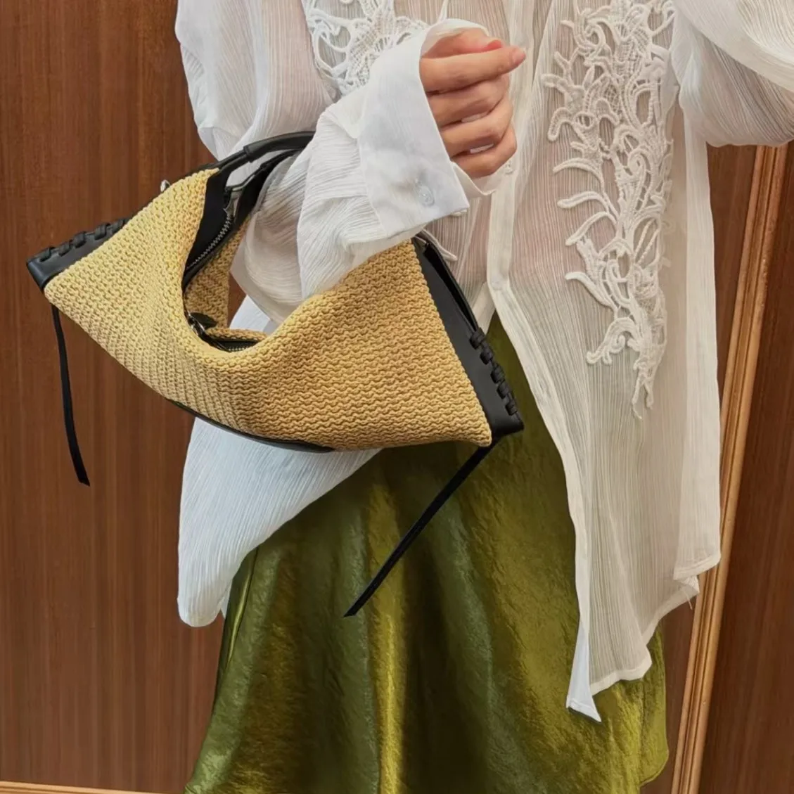 

FIRMRANCH 2026 Summer New Relaxed Lazy Casual Vacation Style Hand-carried Straw Woven Bag Canvas Spliced Cowhide Women's Purse
