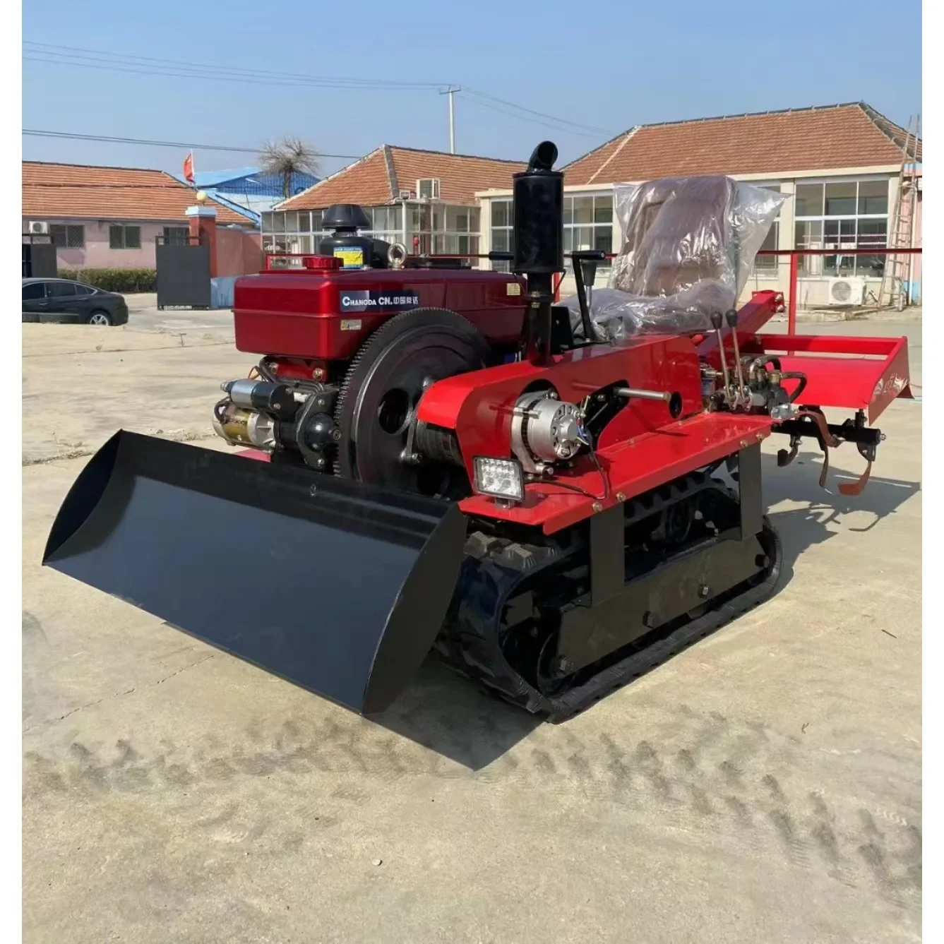 Macchinari agricoli di vendita caldi, coltivatore cingolato piccolo, trattore multifunzionale cingolato da 25 CV 35 CV, motozappa rotativa