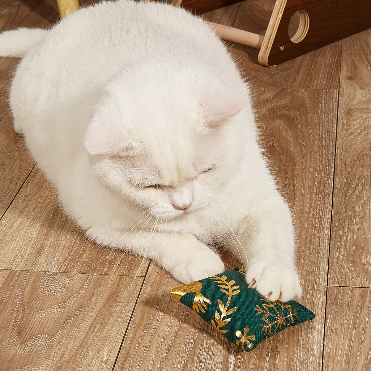 Christmas Cat Toy Square Catnip Pillow with Catnip for Self Enjoyment and Bite Toys