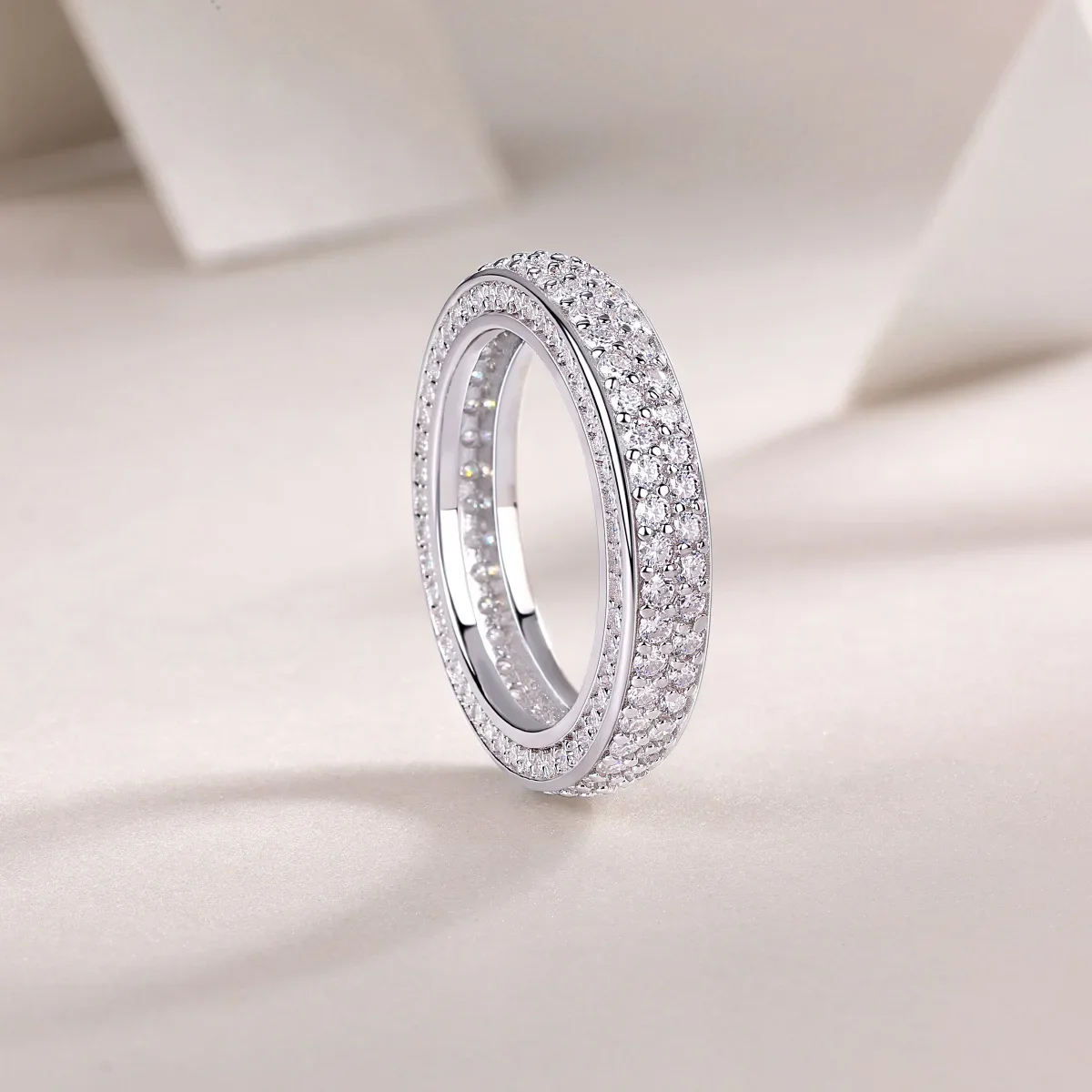 Anillo de moissanita de corte redondo para mujer, 1,5 MM, bandas de boda, chapado en plata de ley 925, oro blanco de 18 quilates, regalo de joyería fina