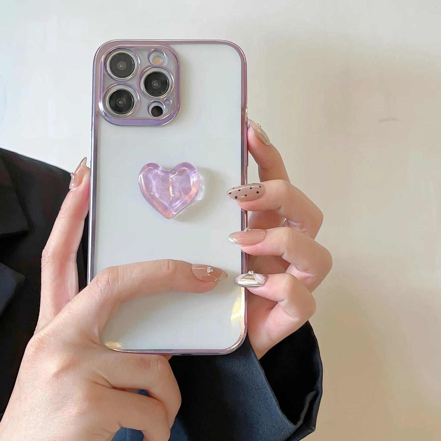 A Transparent Phone Case With A Heart For iPhone 15 14 13 12 11 Plus Mini Pro Max X XS XR 7 8 Cover