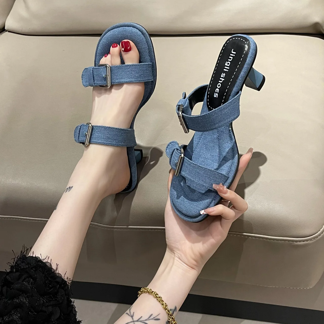 European and American Style Denim Belt Buckle Women Sandals with Open Toes and High-heeled Slippers Were Worn By Women.