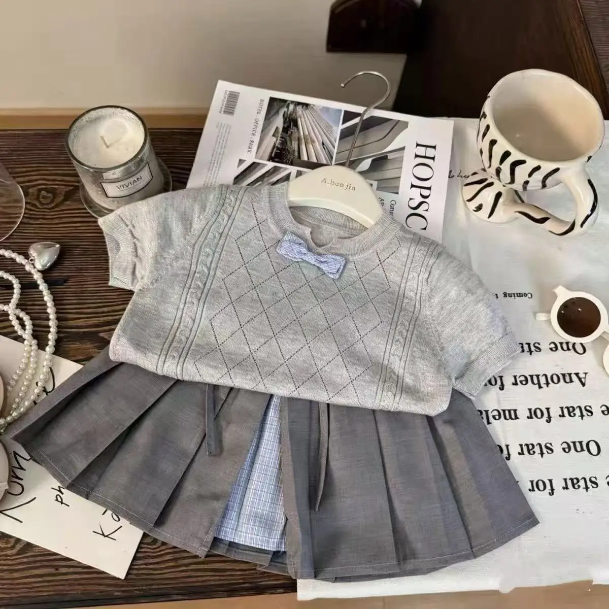 Girls' set new bow hollow knitted sweater, girls' short sleeved fashionable pleated skirt two-piece set