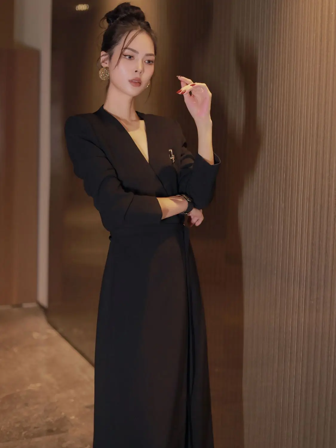 Hepburn Style Autumn New Style Temperament Commuting Slimming V-neck Simple Black Suit Dress Women\'s Small Black Casual Dress