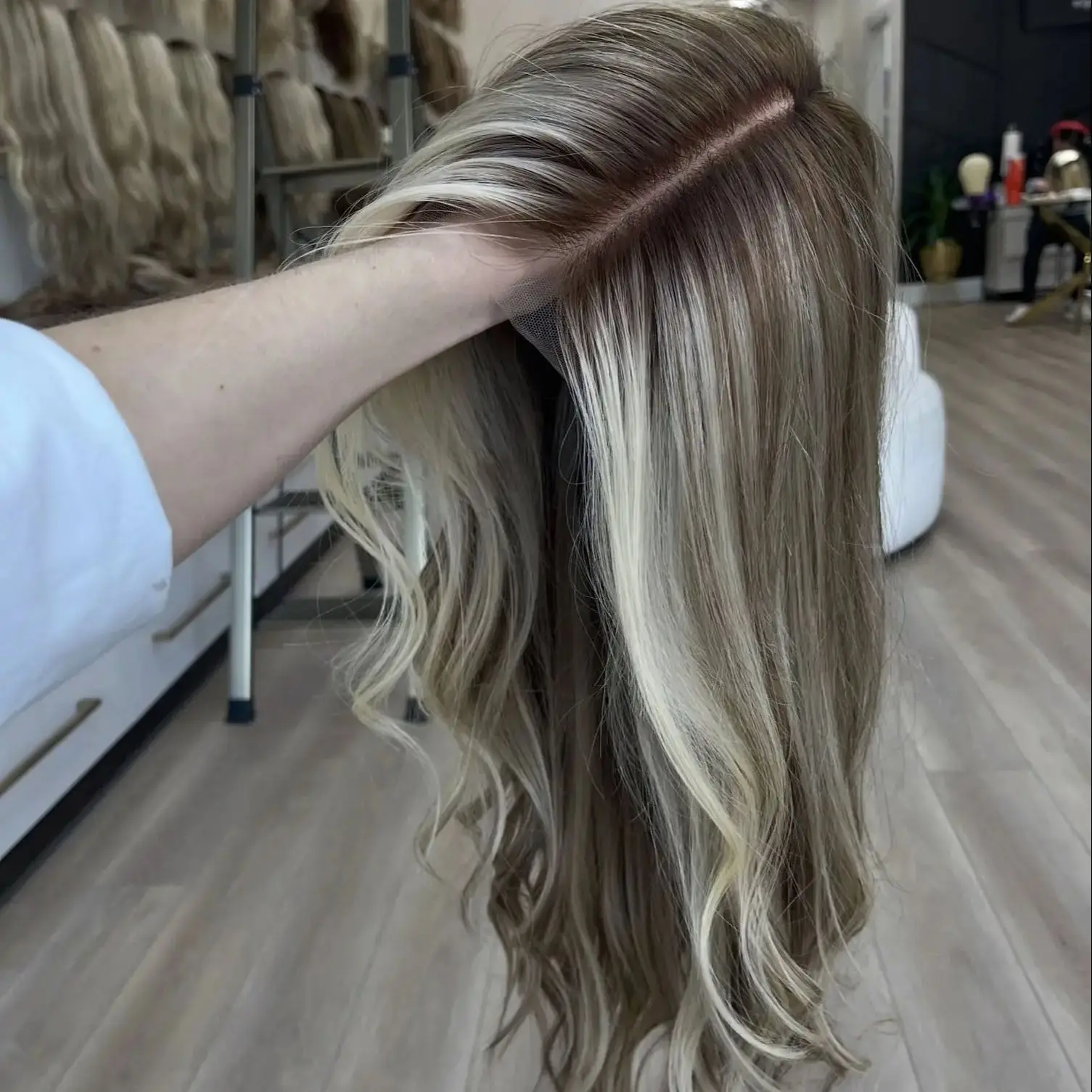 

30 Inches Ombre Ash Platinum Blonde Highlights Comfortable Synthetic Lace Top Wigs Pre Plucked Natural Hairline Wigs Top Sale