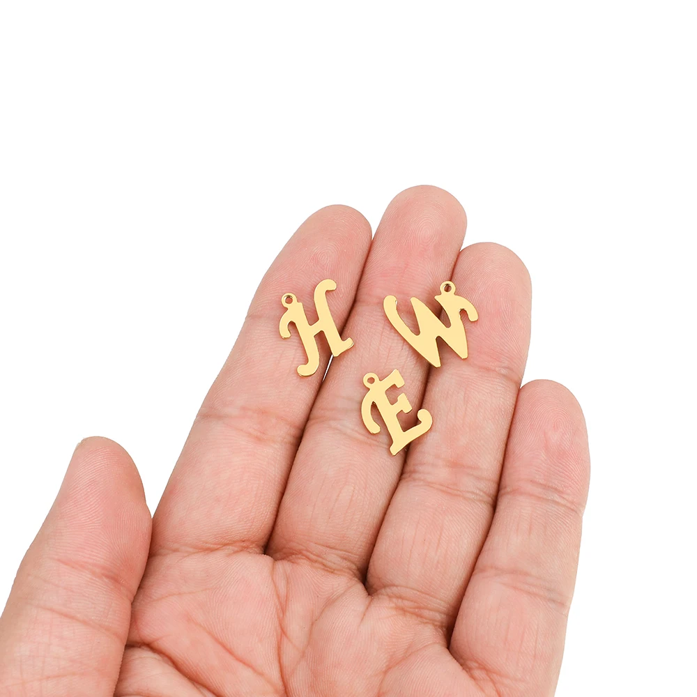 100pcs Randomly Stainless Steel Gold Color Letter Charm A-Z Alphabet Beads Pendants for DIY Bracelet Jewelry Necklace Making
