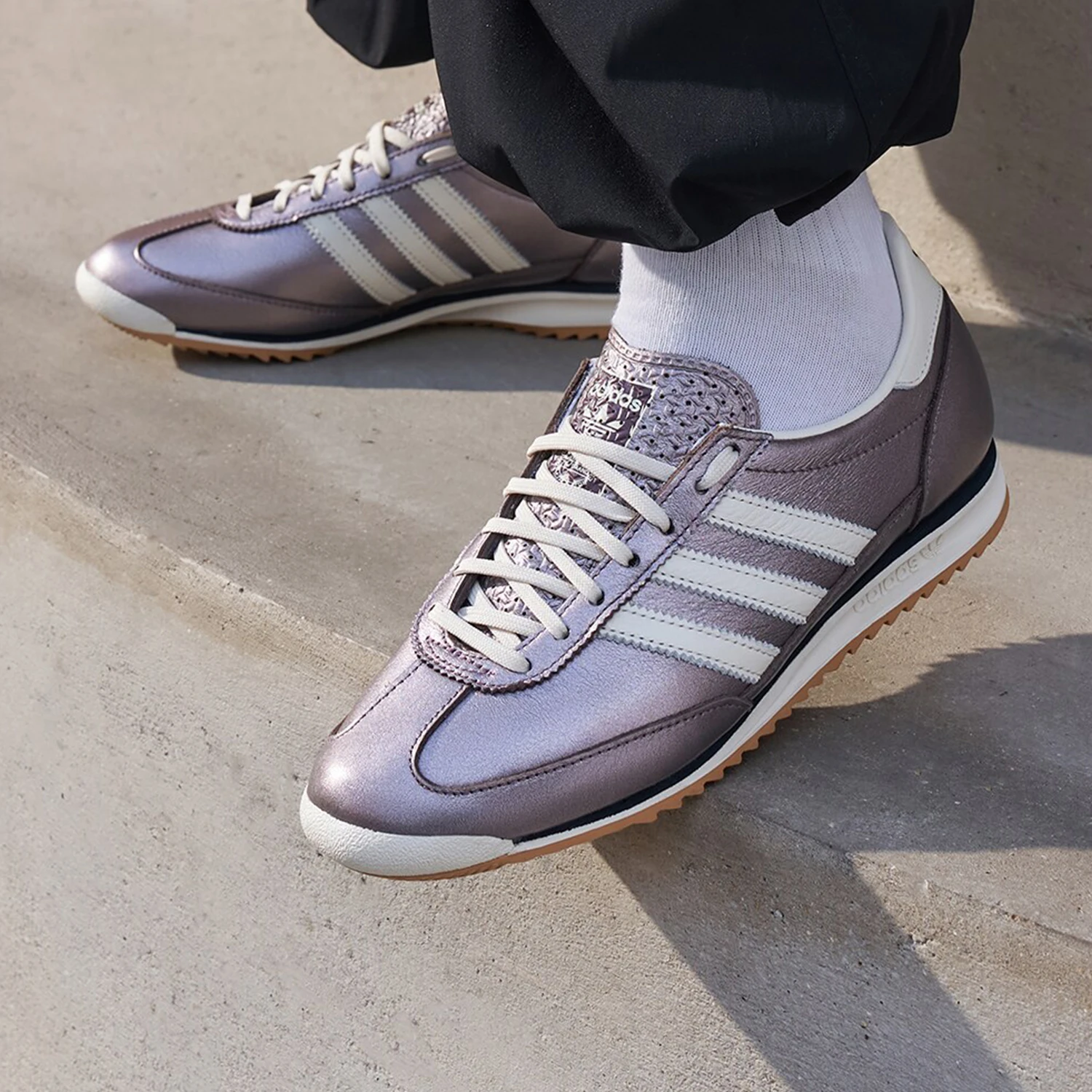 

Adidas Originals Unisex Retro Low-Top Casual Sneakers JH6364