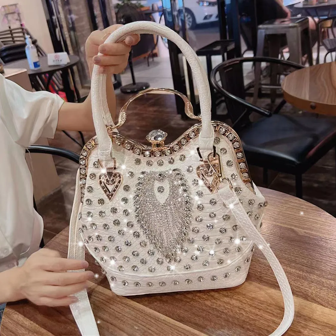 Luxury Fashion Diamonds Leather Women\'s Bag Small Crossbody Bucket Bag 2023 New Ladies Handbag Niche Party Evening Shoulder Bags