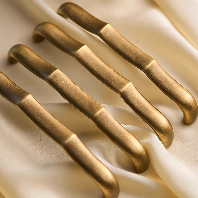 Retro Cloakroom Cabinets for Wardrobe Drawers Kitchen Hardware Handles Antique Bronze Brass Cabinet Pulls Handles Accessories