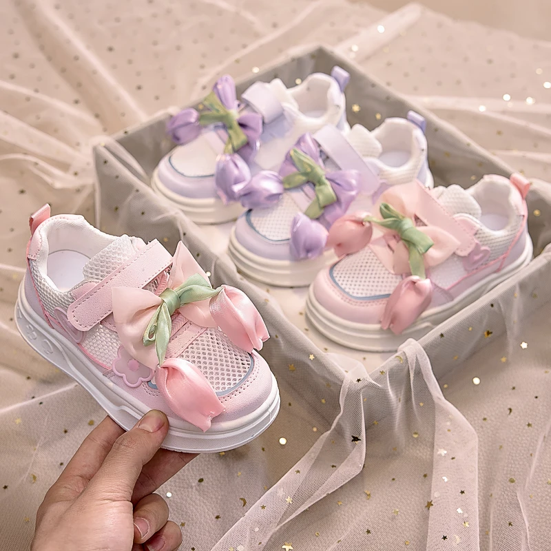 

Новинка весны 2024, детская повседневная обувь, модные прогулочные кроссовки в корейском стиле для девочек, мягкие дышащие нескользящие красивые прогулочные кроссовки с бабочкой