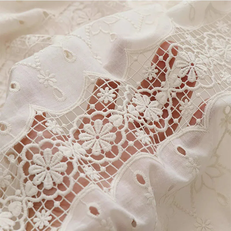 

Ткань из чистого хлопка с вышивкой цветов для платья миди, кукольного платья, скатерти, рубашек, блузок, детей