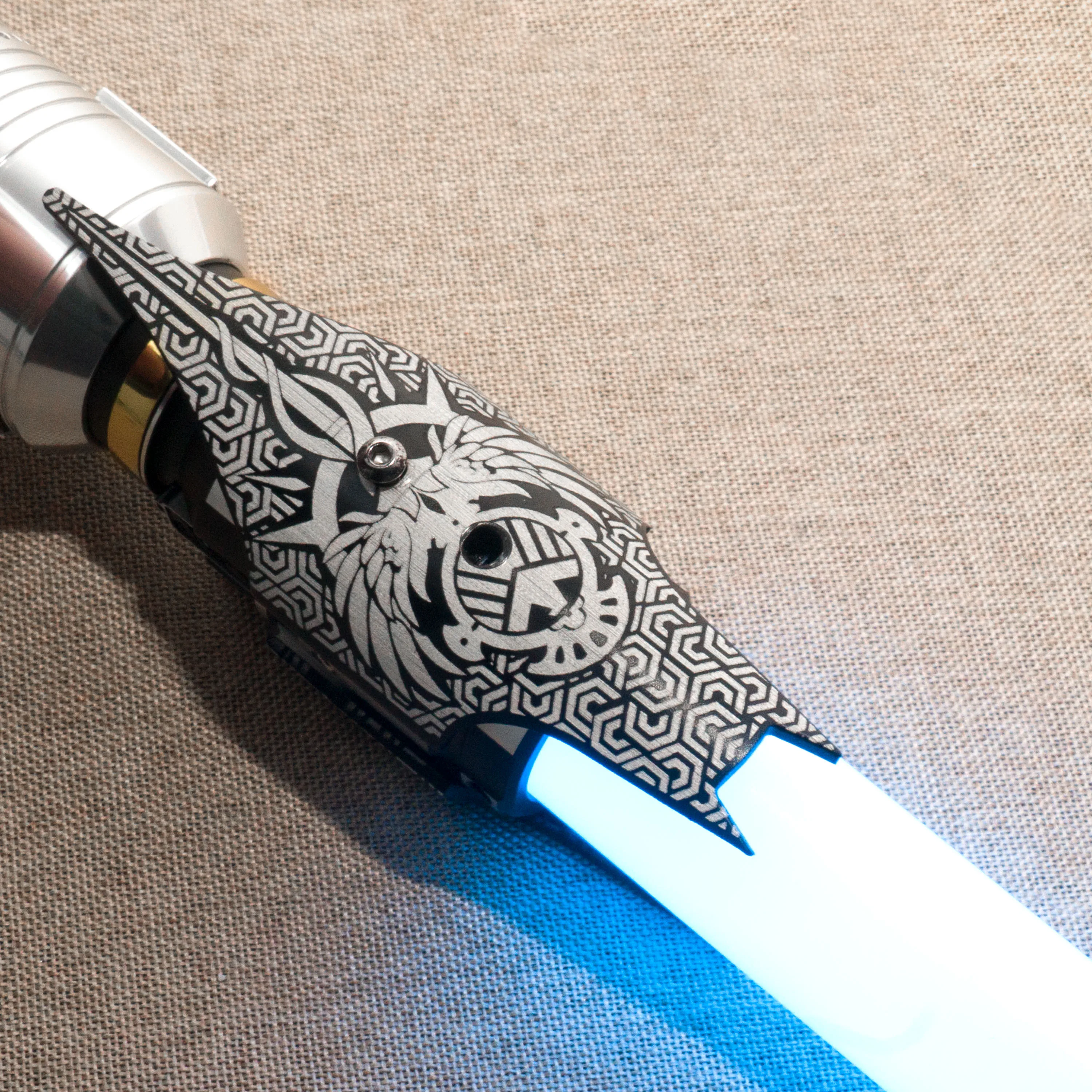 V8-1.0 Design intagliato nero Una varietà di opzioni Accessorio per sabbie luminose Dispositore personalizzato in metallo e alluminio per sabbie luminose