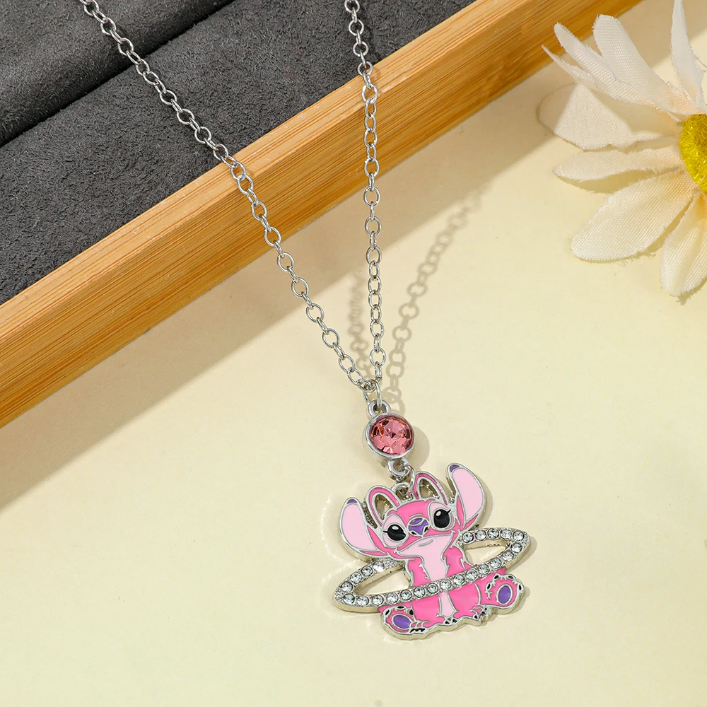 かわいいディズニーエンジェルファッションエナメルペンダントチャーム漫画アニメフィギュアかわいいアクセサリー女性と女の子のためのおもちゃギフト