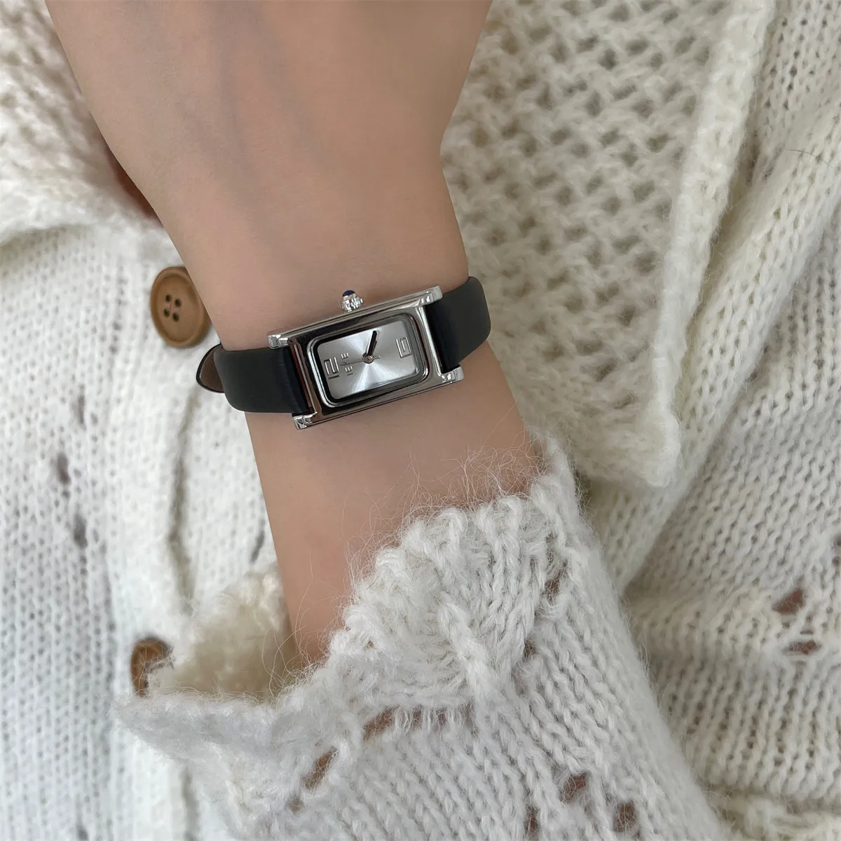 2026年新作レトロ風高級エレガントレディース腕時計、絶妙でシンプルなスタイリッシュなレディース腕時計、高品質レディース腕時計