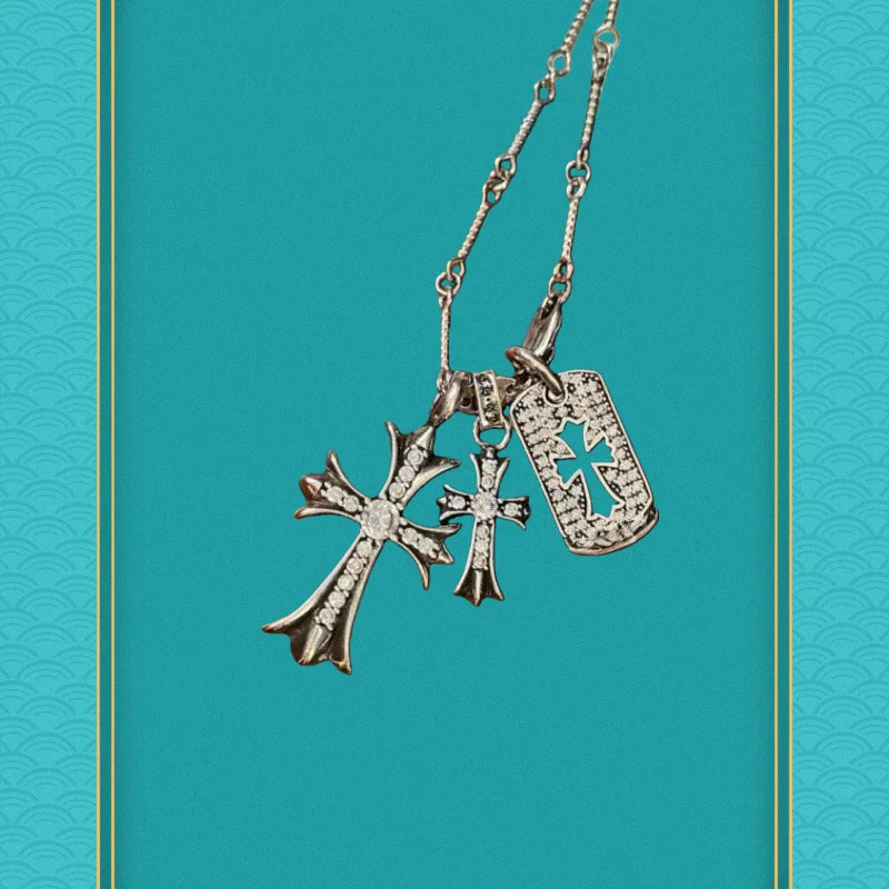 

Ожерелье с готическим серебряным крестом: подвеска с двойным крестом и аксессуар-подвеска с бриллиантами.