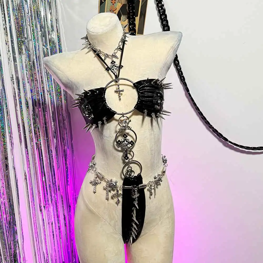 Club Wear Pin 2025 Rivetto borchiato Goth Punk Rock Kawaii Gotico Harajuku Fai da te Emo E-Girls Y2K Halter Canotta TOP Grunge anni '90 Eco