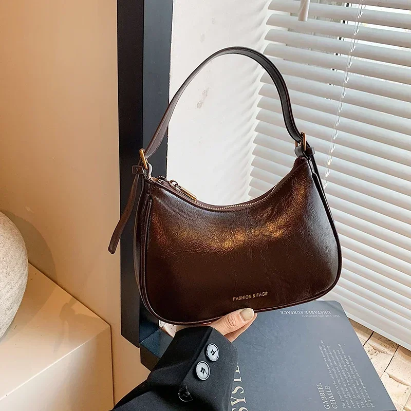 

Luxury and Niche Women's Autumn and Winter 2024 New Retro Versatile Shoulder Bag, Crossbody Bag Underarm Dumpling Sac Crossbody