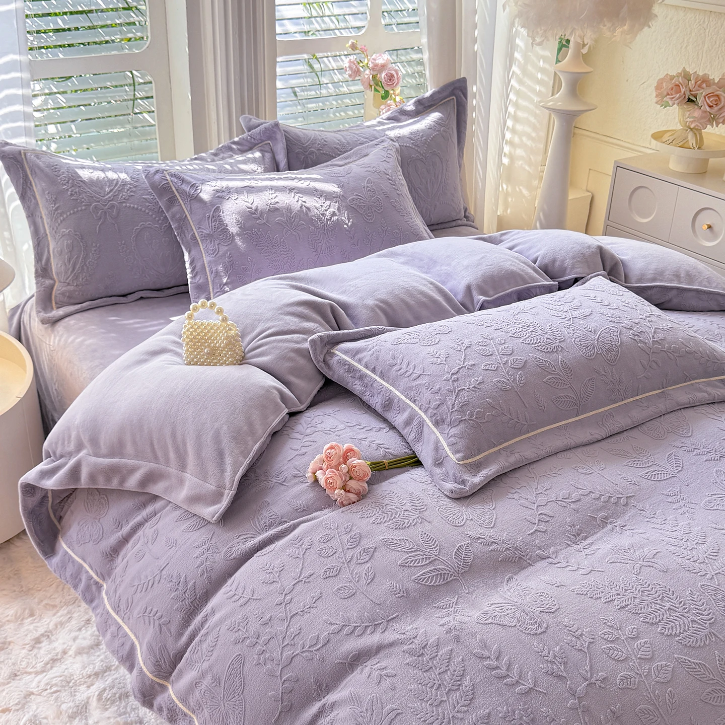 Double-Sided Coral Fleece Bedding Set Autumn Winter Floral Carving Milk Velvet Anti-Static Four-Piece Bedding Set Blue 