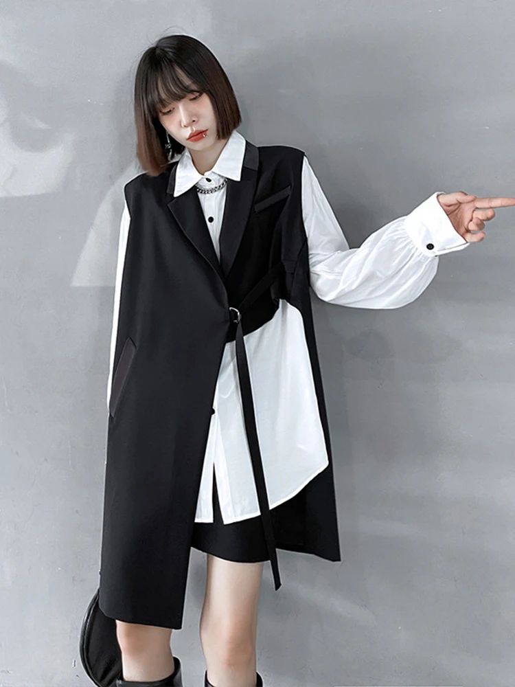 [EAM] Women Loose Fit Black Irregular Buckle Big Size Long Vest New Lapel Sleeveless Fashion Tide Spring Autumn 2024 1DF5981