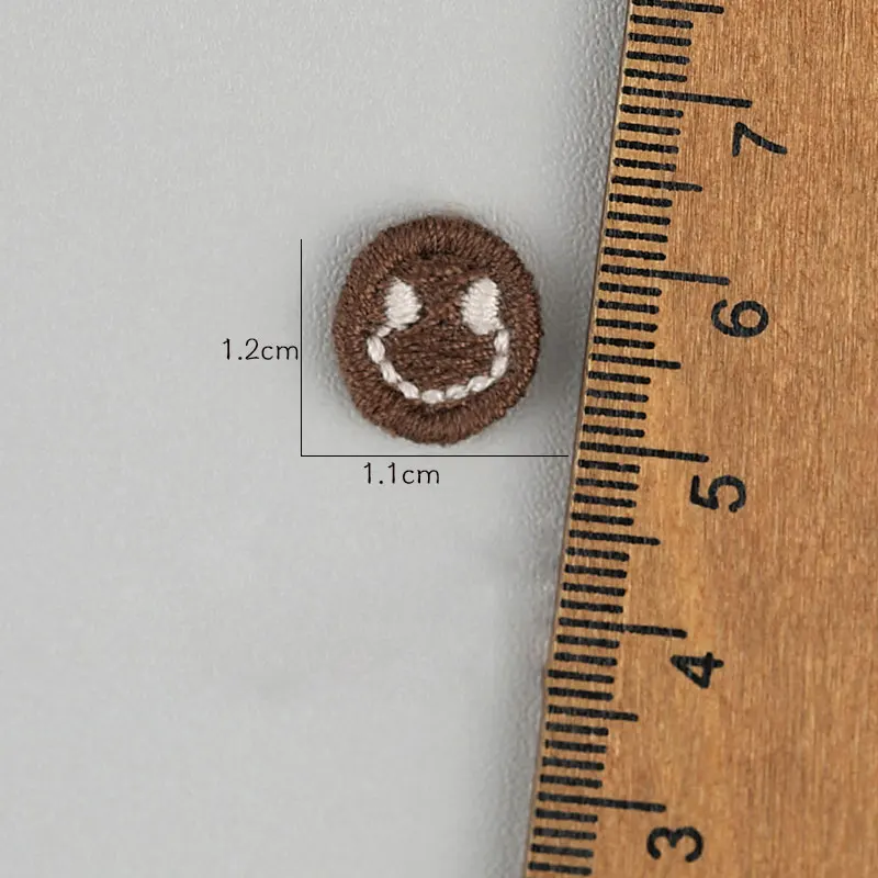 30 Stück Mini-runde Smile-Stickerei-Patches, Haarspangen, Schuhblumen, Hutdekorationen, Kleidungszubehör für personalisierten Stil – Detail 5