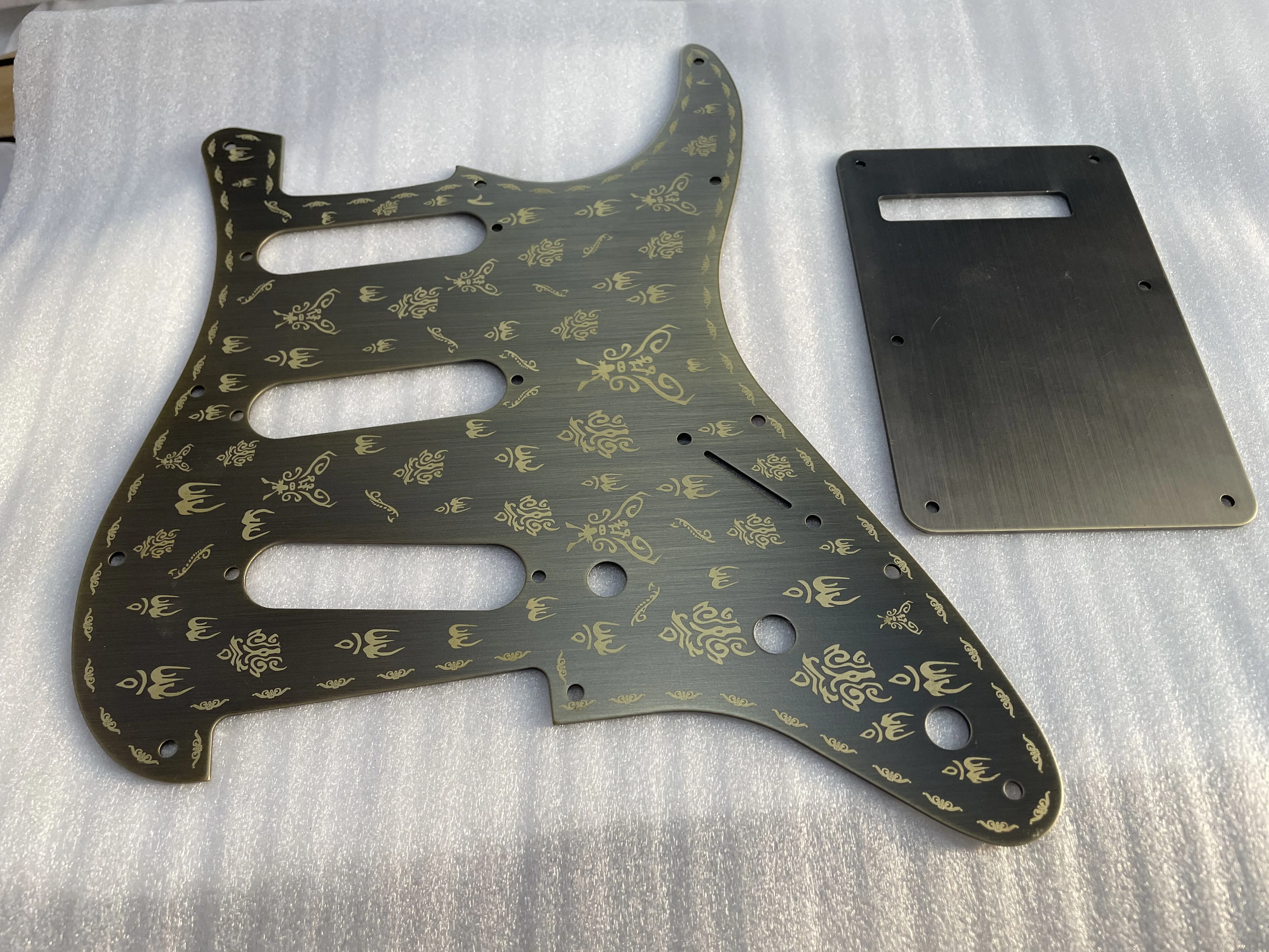 A Set High Quality Printed Pattern Electric Guitar Pickguard Stainless Steel SSS 11 Holes 3 Ply Single Coil Pickguard Parts