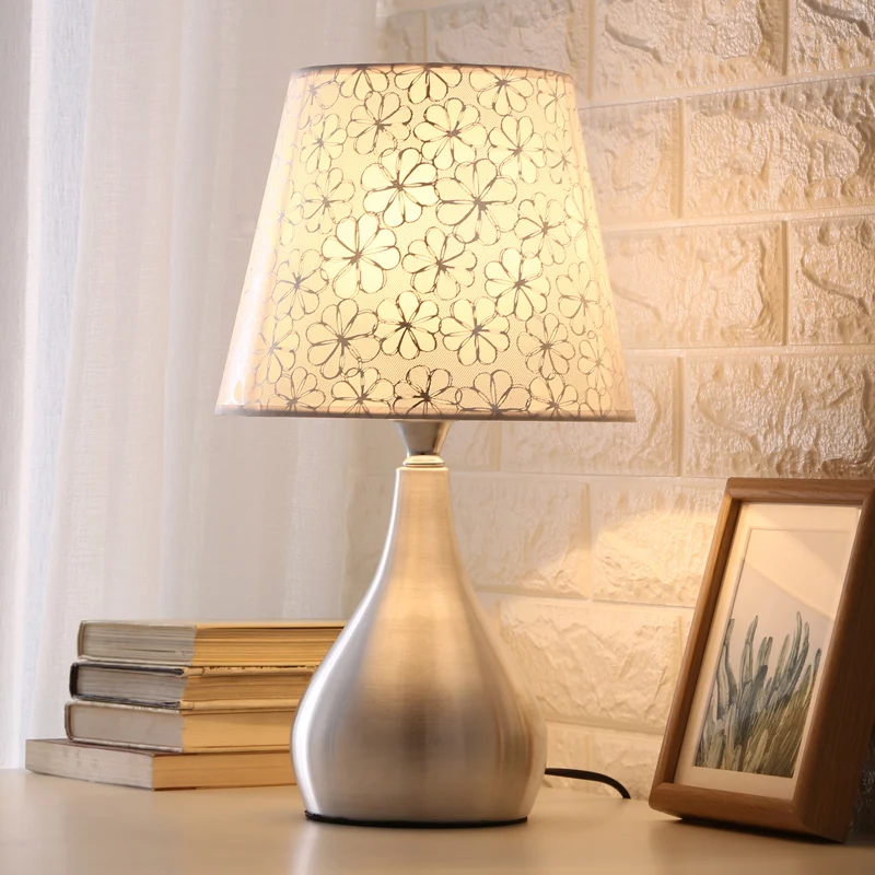 

Very home discovery, simple and modern bedroom table lamp bedside lamp household wedding table lamp wedding