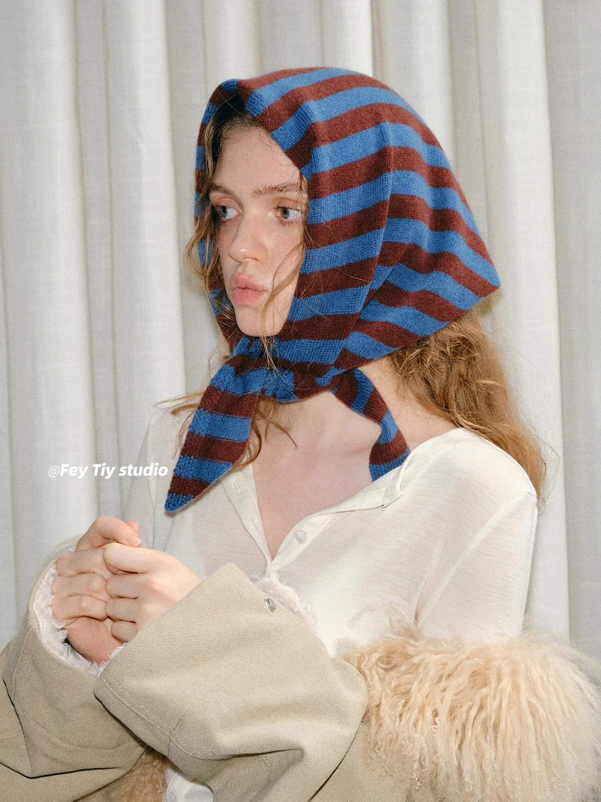 

Полосатый шерстяной вязаный треугольный шарф, маленький универсальный теплый корейский треугольный шарф с капюшоном, женские шарфы на шею